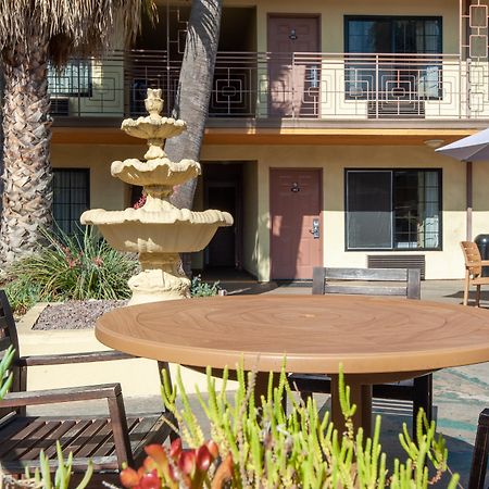 Studio City Court Yard Hotel Экстерьер фото
