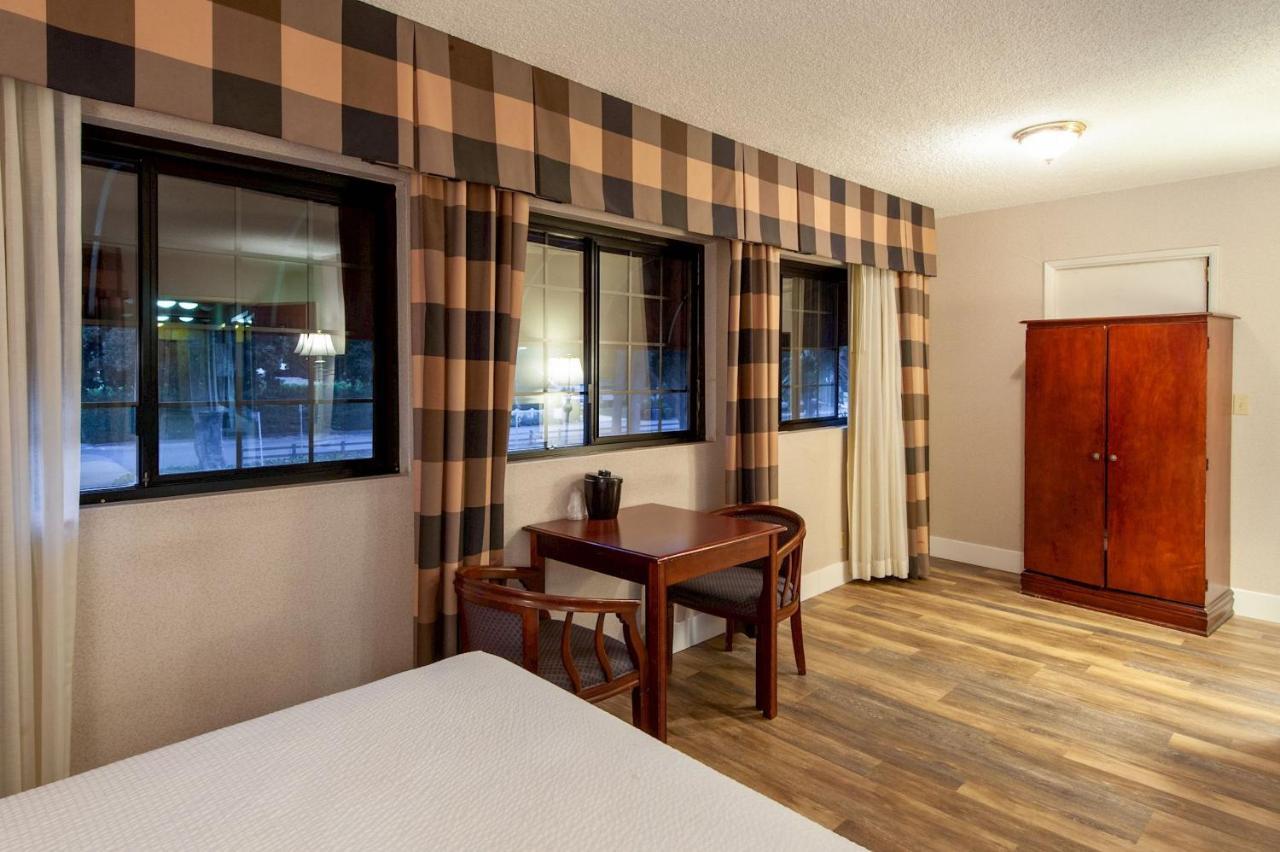 Studio City Court Yard Hotel Экстерьер фото