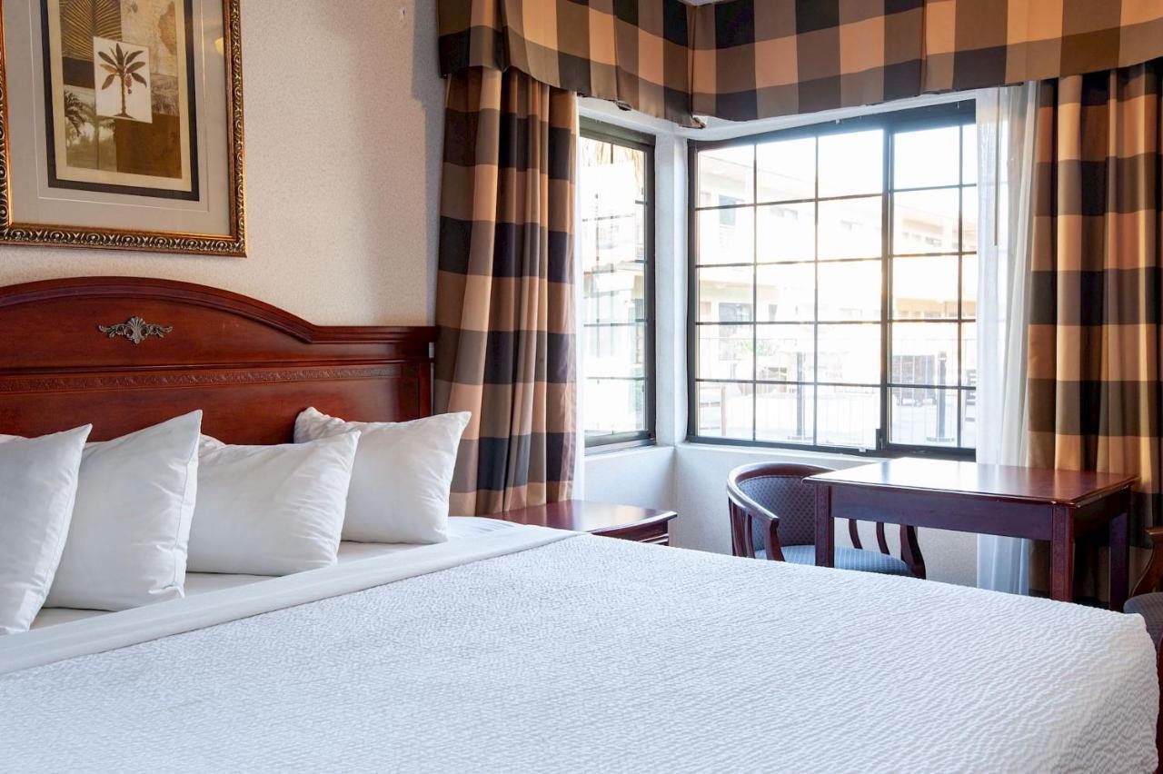 Studio City Court Yard Hotel Экстерьер фото