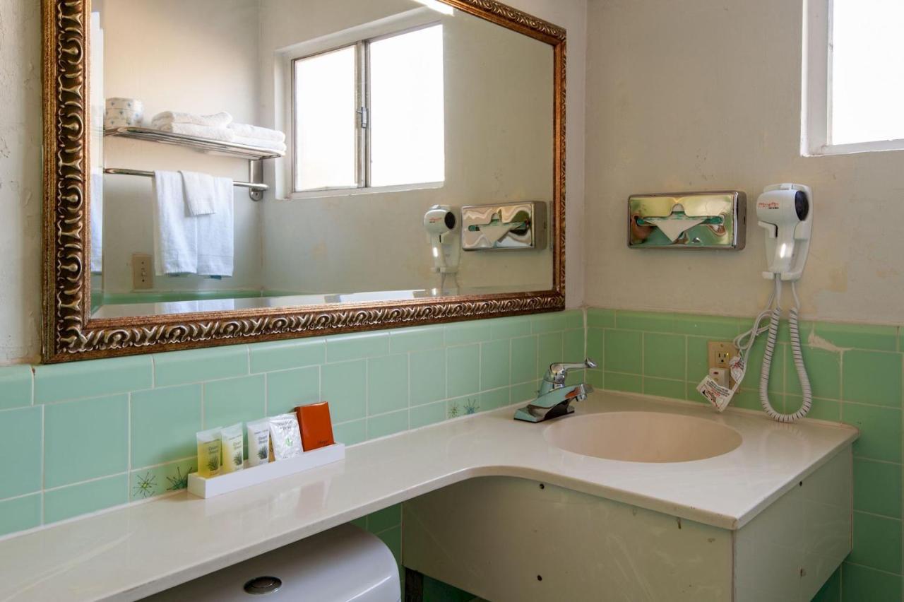 Studio City Court Yard Hotel Экстерьер фото