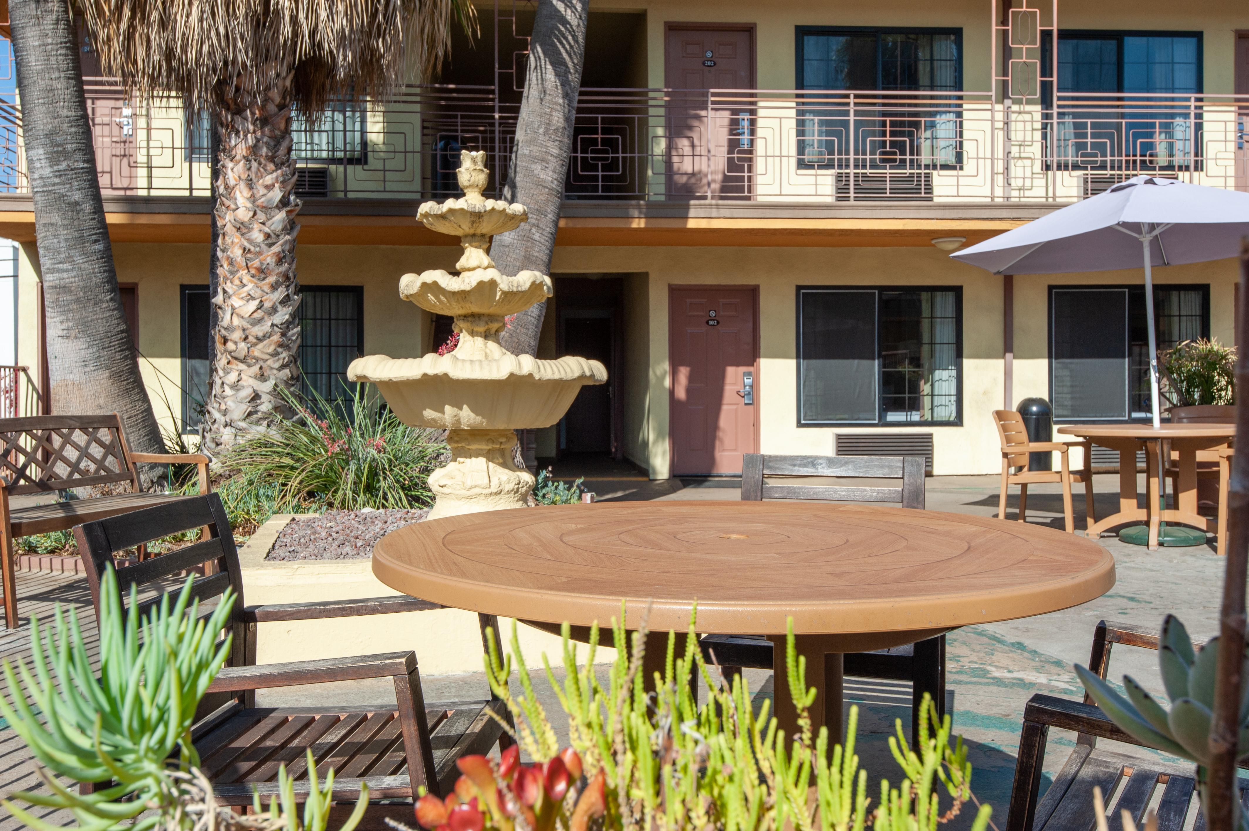 Studio City Court Yard Hotel Экстерьер фото
