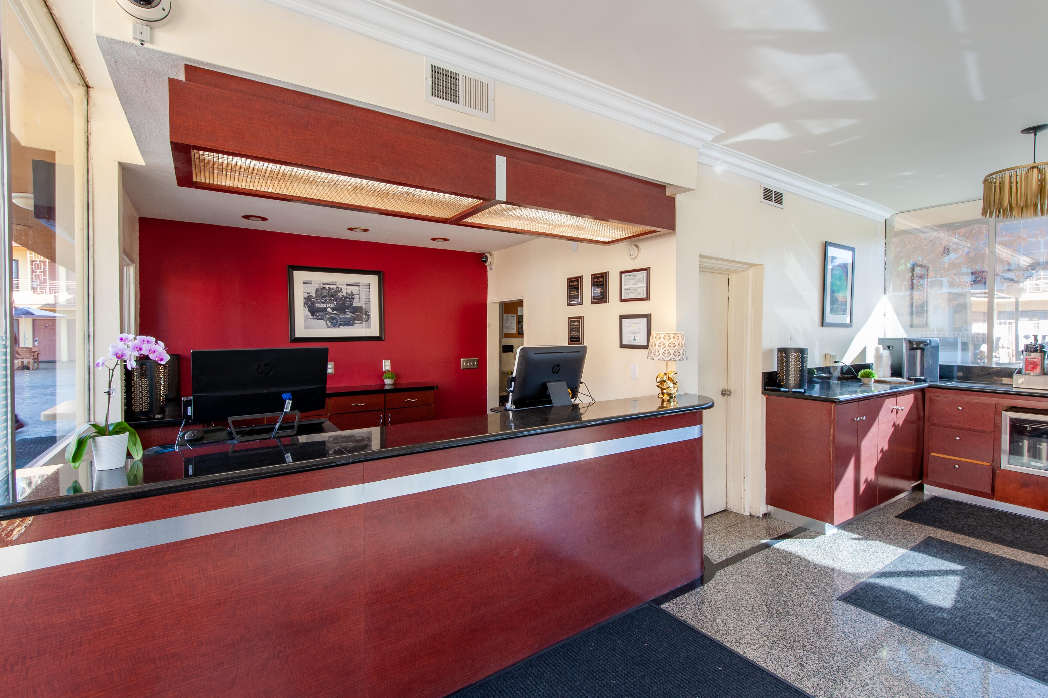 Studio City Court Yard Hotel Интерьер фото