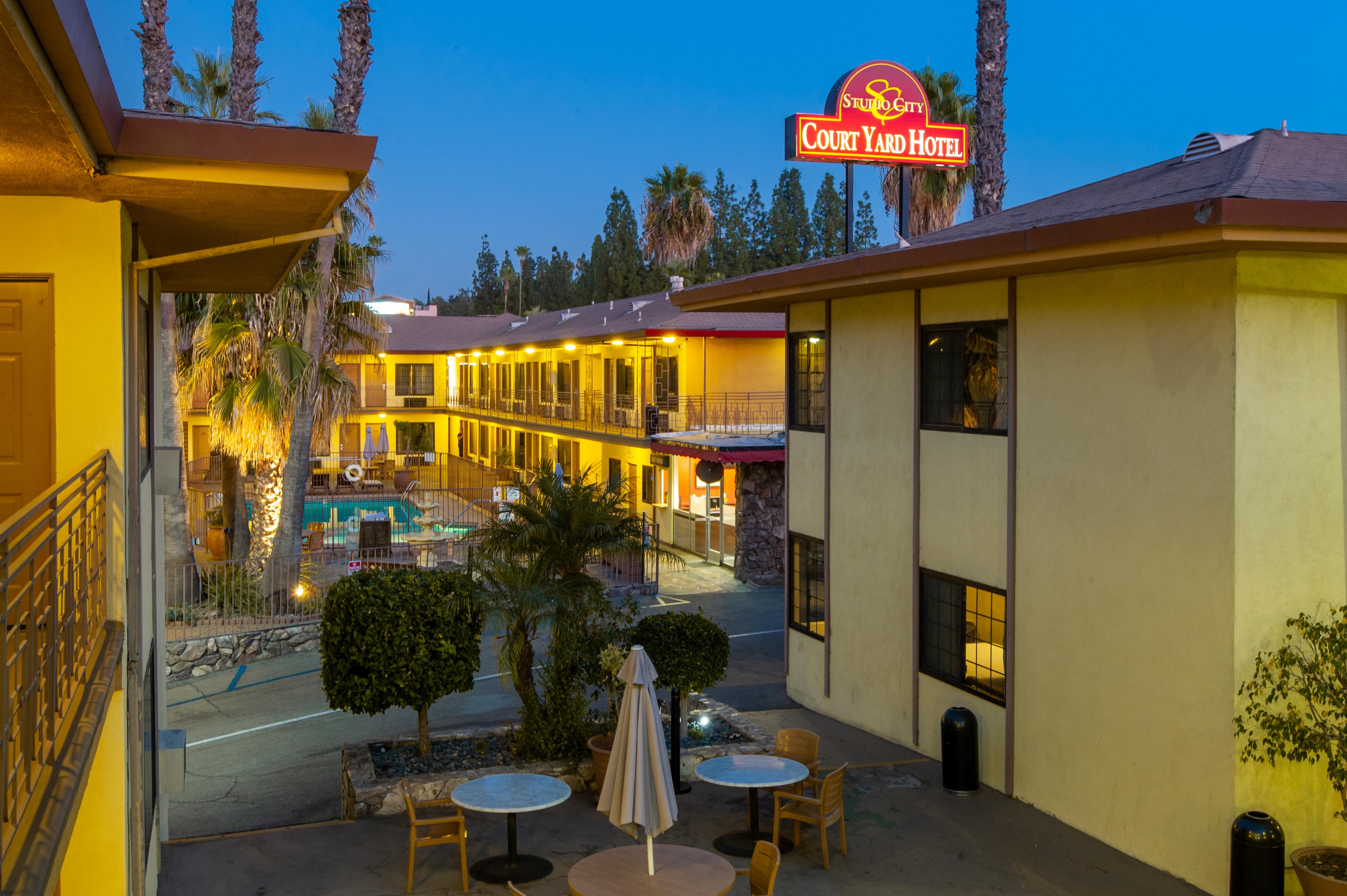 Studio City Court Yard Hotel Экстерьер фото